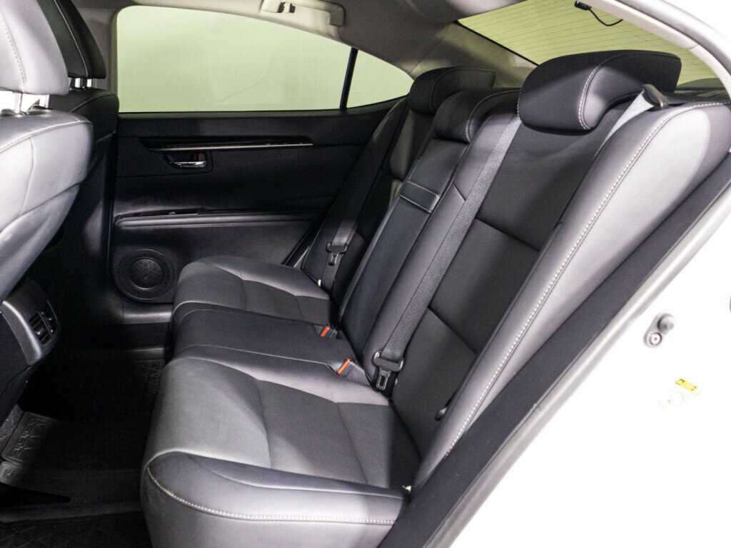 Lexus ES с пробегом — 2017 год. Фото: #9