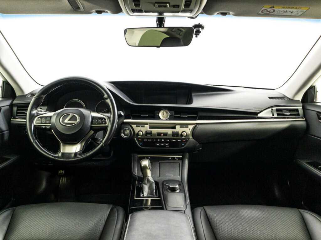 Lexus ES с пробегом — 2017 год. Фото: #11