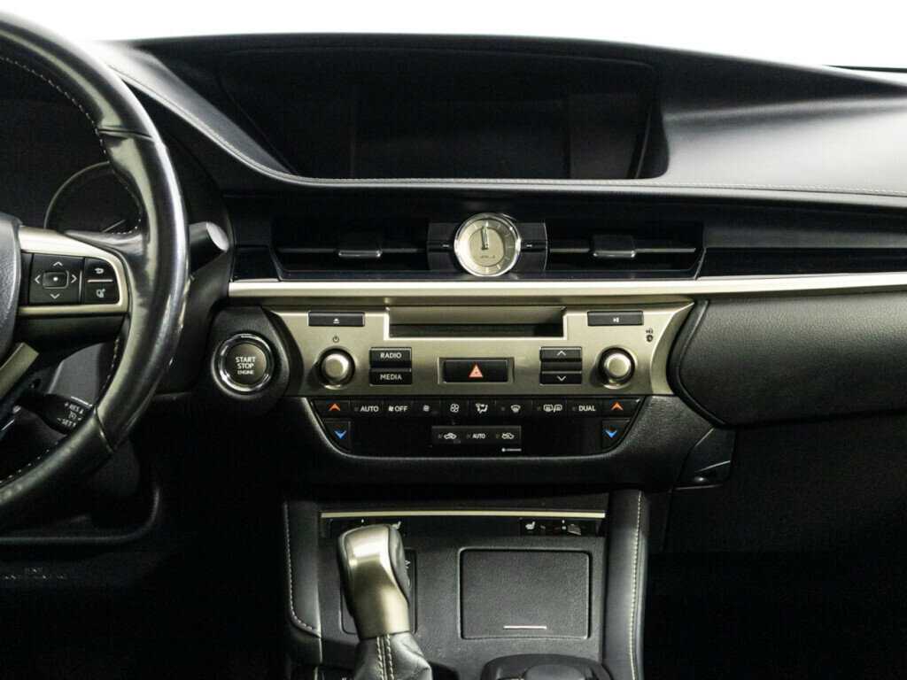 Lexus ES с пробегом — 2017 год. Фото: #12