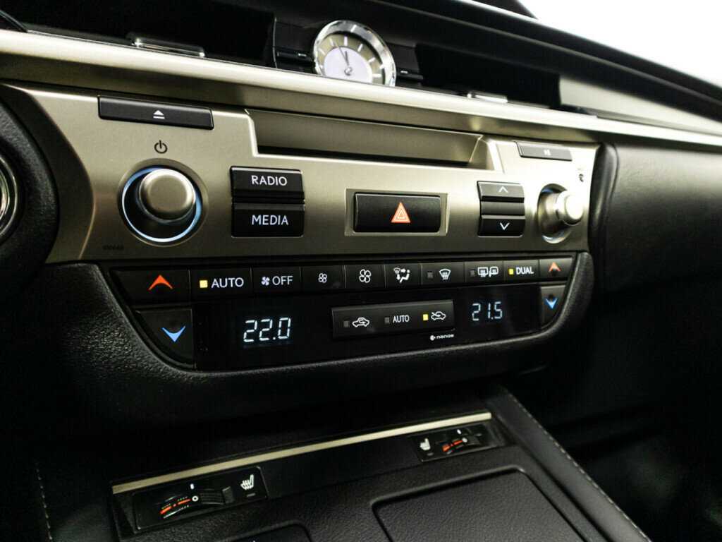 Lexus ES с пробегом — 2017 год. Фото: #17