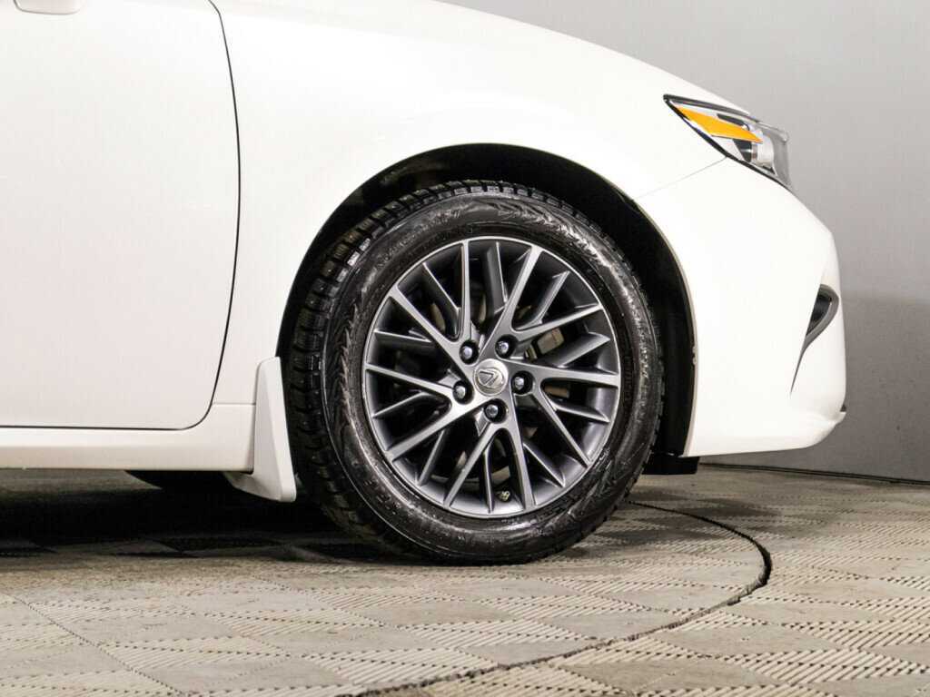 Lexus ES с пробегом — 2017 год. Фото: #19