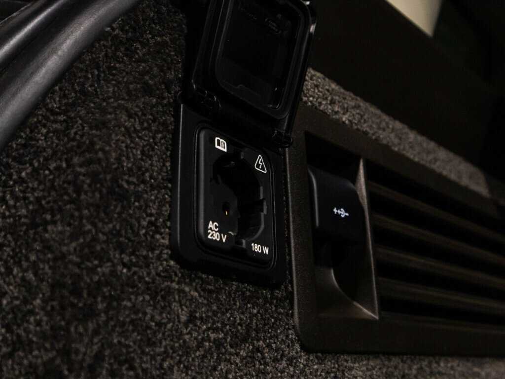 Land Rover Range Rover с пробегом — 2018 год. Фото: #12