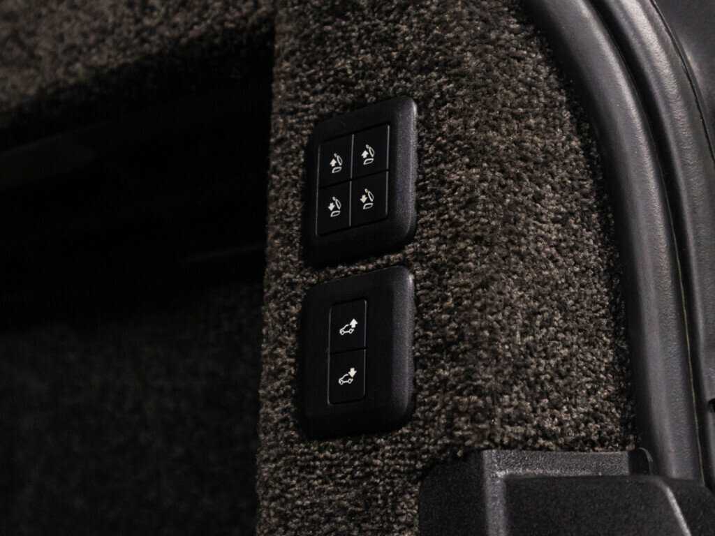 Land Rover Range Rover с пробегом — 2018 год. Фото: #13