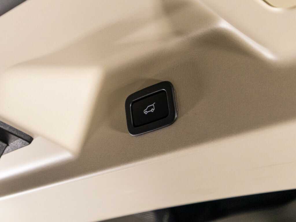 Land Rover Range Rover с пробегом — 2018 год. Фото: #14