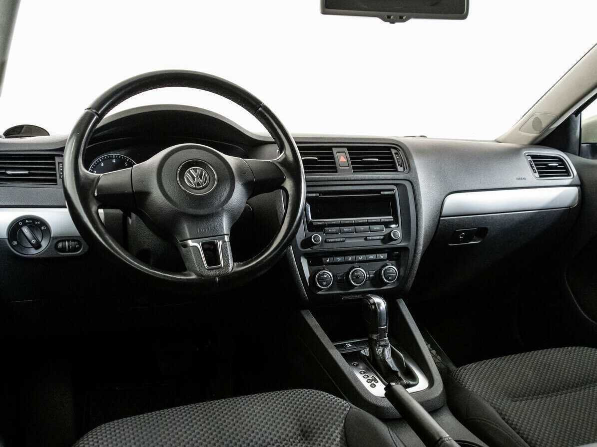 Volkswagen Jetta с пробегом — 2012 год. Фото: #8
