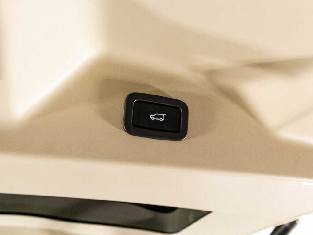 Land Rover Range Rover с пробегом — 2018 год. Фото: #16