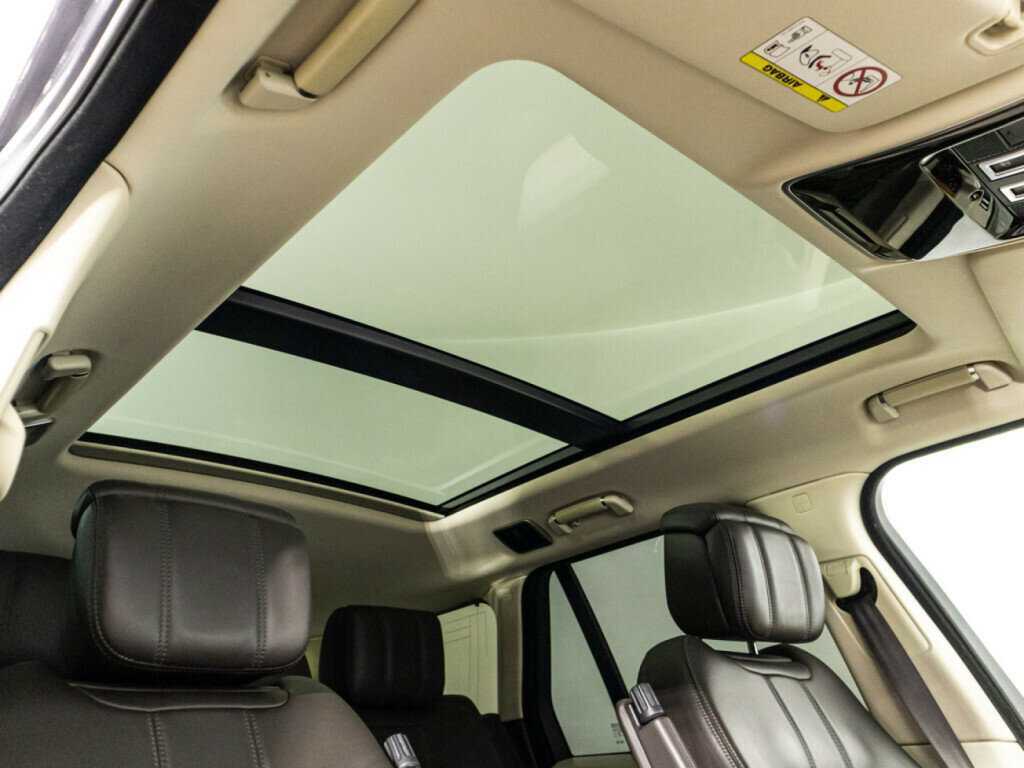 Land Rover Range Rover с пробегом — 2018 год. Фото: #24