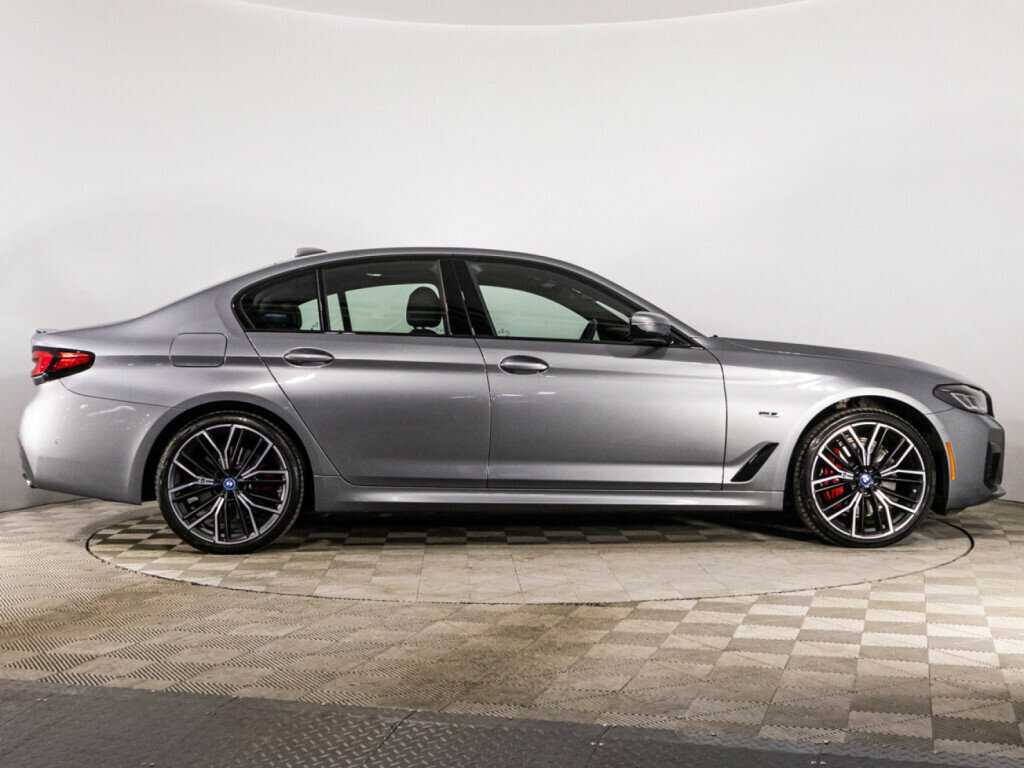 BMW 5 серии с пробегом — 2022 год. Фото: #3