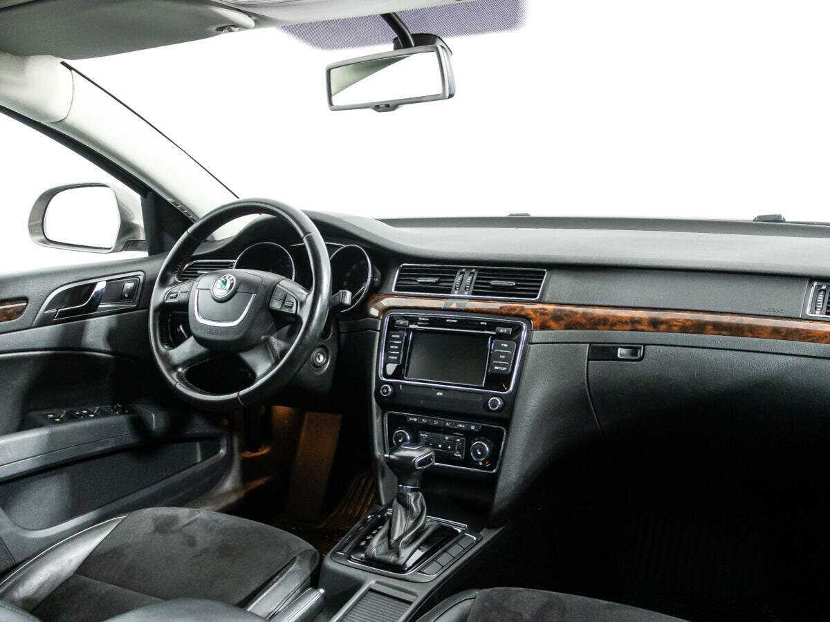 Skoda Superb с пробегом — 2012 год. Фото: #8
