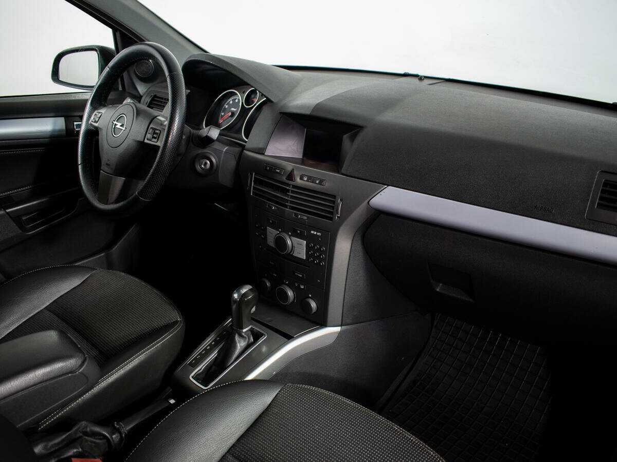 Opel Astra с пробегом — 2006 год. Фото: #6