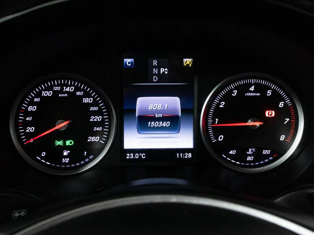 Mercedes-Benz GLC с пробегом — 2015 год. Фото: #11