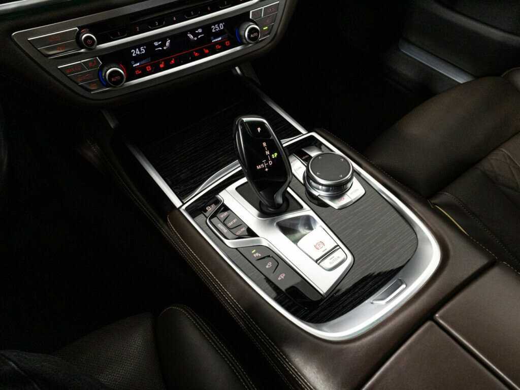 BMW 7 серии с пробегом — 2018 год. Фото: #18