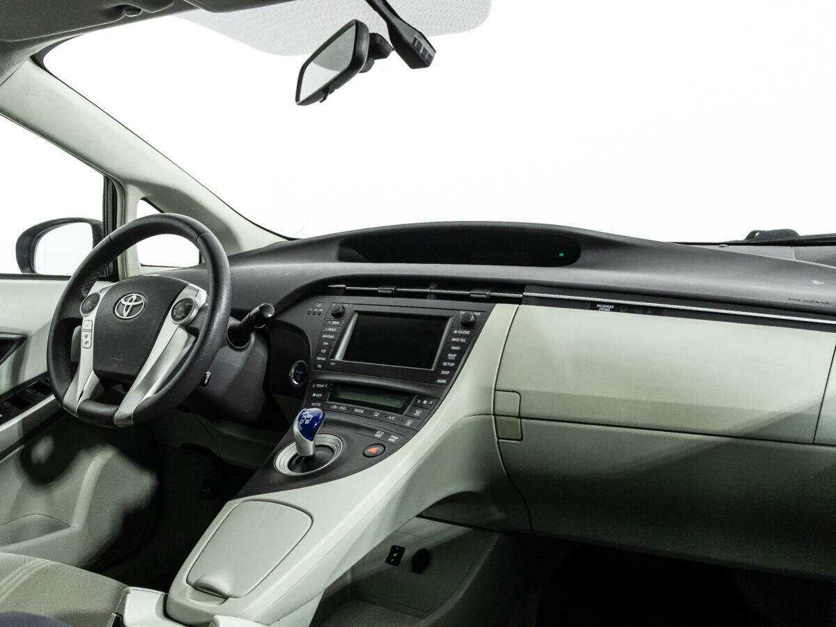 Toyota Prius с пробегом — 2010 год. Фото: #8