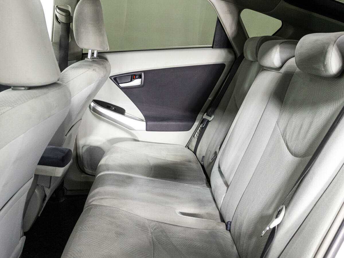 Toyota Prius с пробегом — 2010 год. Фото: #9