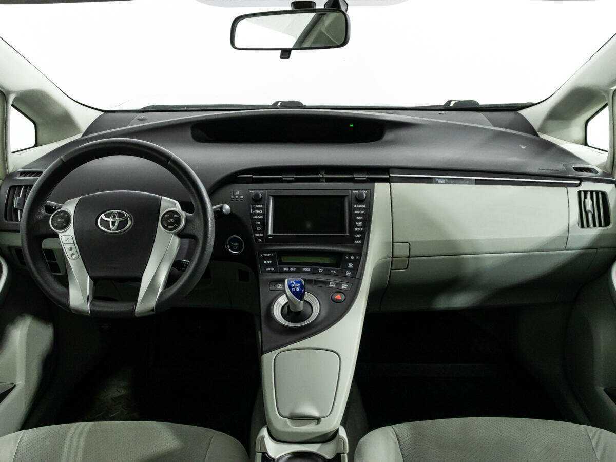 Toyota Prius с пробегом — 2010 год. Фото: #12