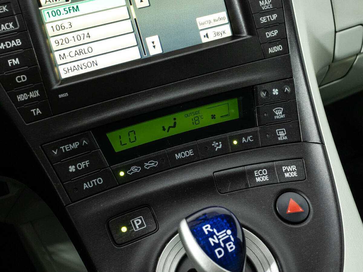 Toyota Prius с пробегом — 2010 год. Фото: #17