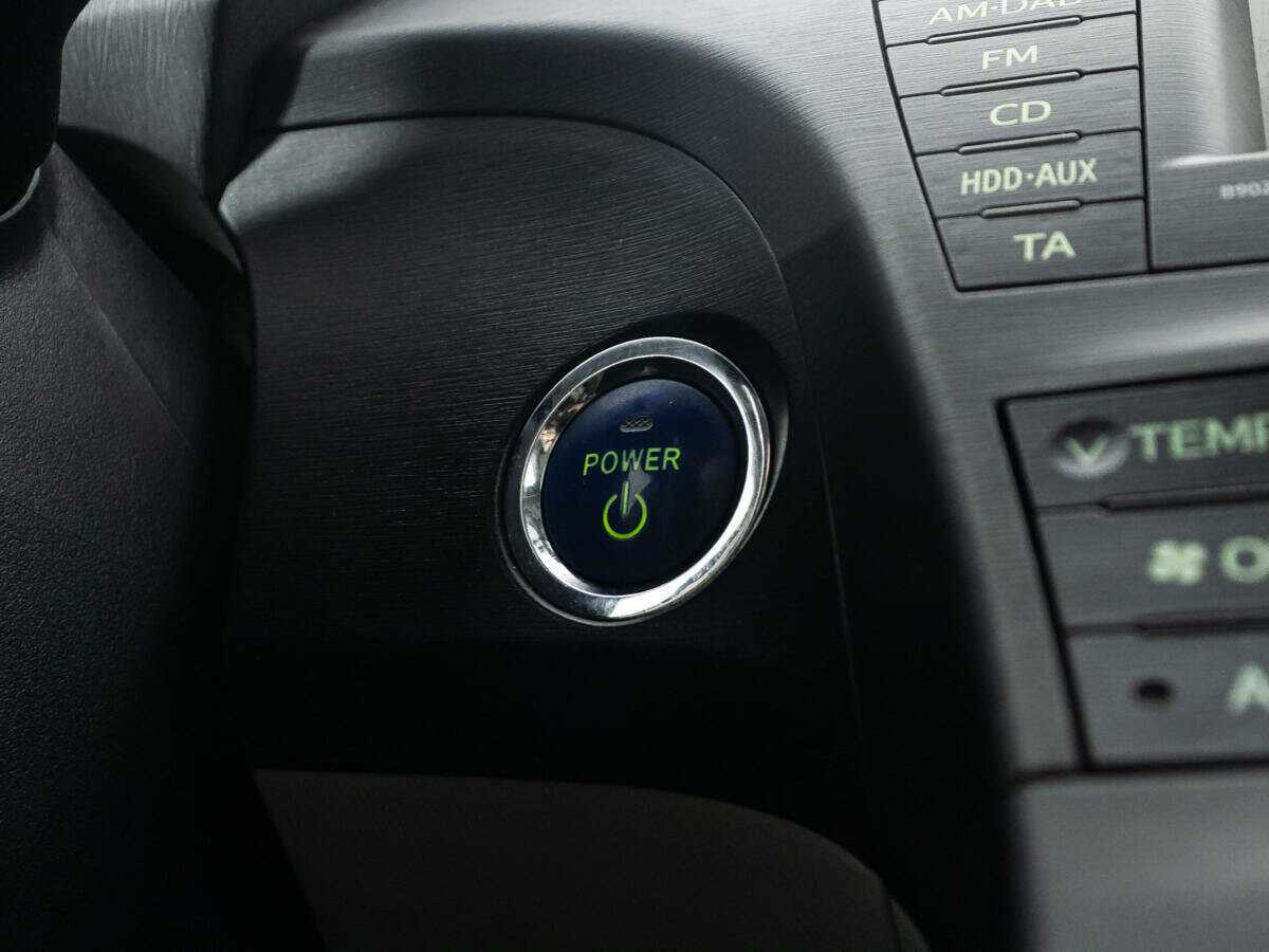 Toyota Prius с пробегом — 2010 год. Фото: #18