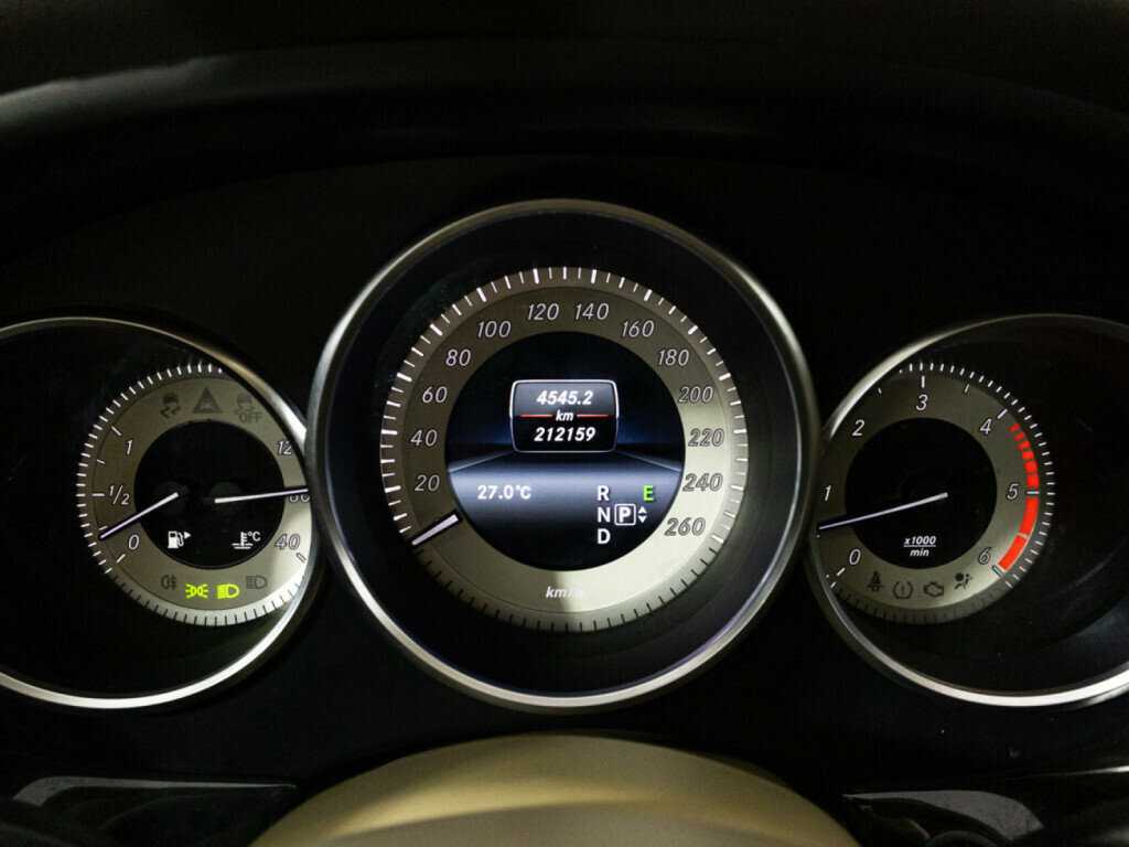 Mercedes-Benz CLS с пробегом — 2013 год. Фото: #11