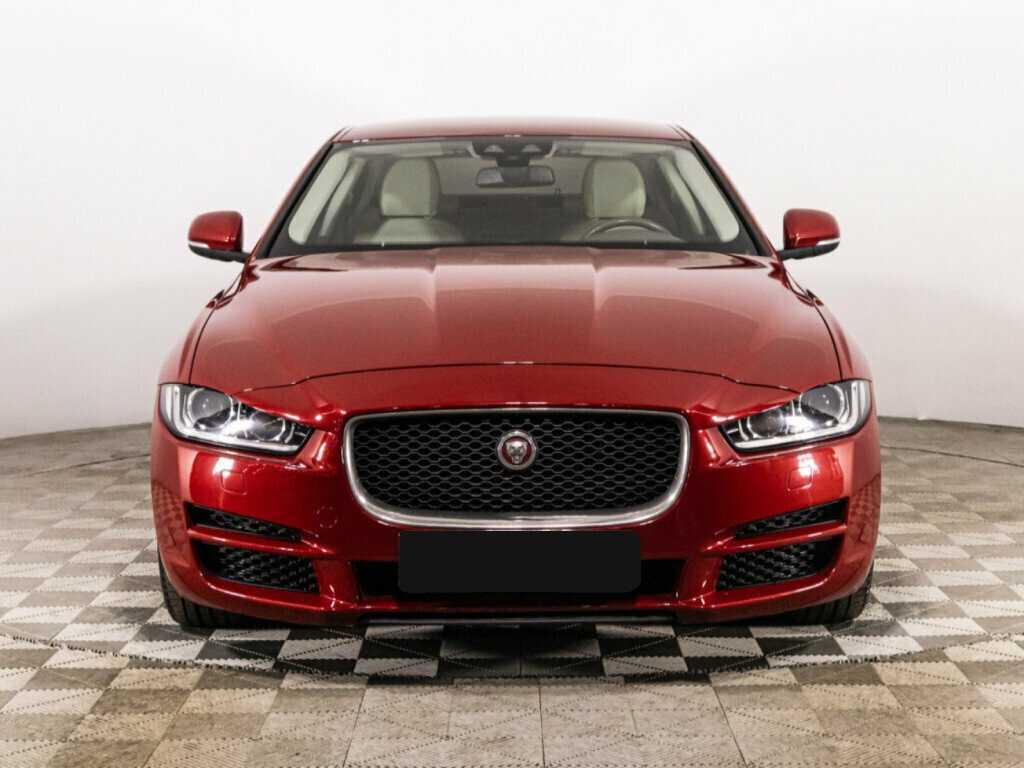 Jaguar XE с пробегом — 2017 год. Фото: #1