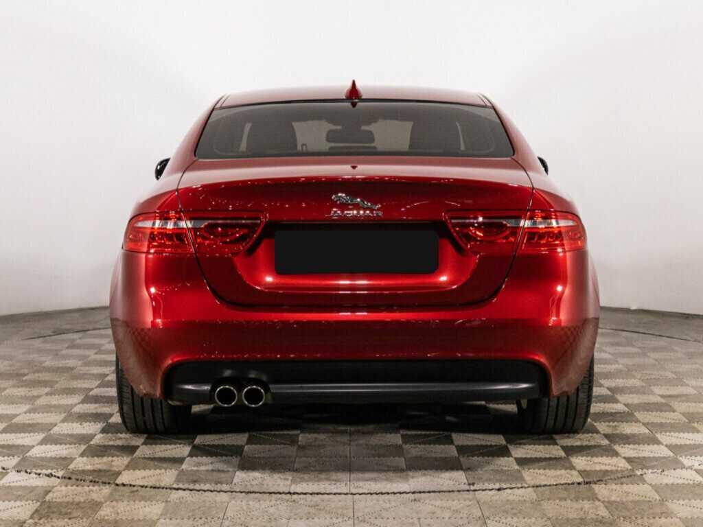 Jaguar XE с пробегом — 2017 год. Фото: #5