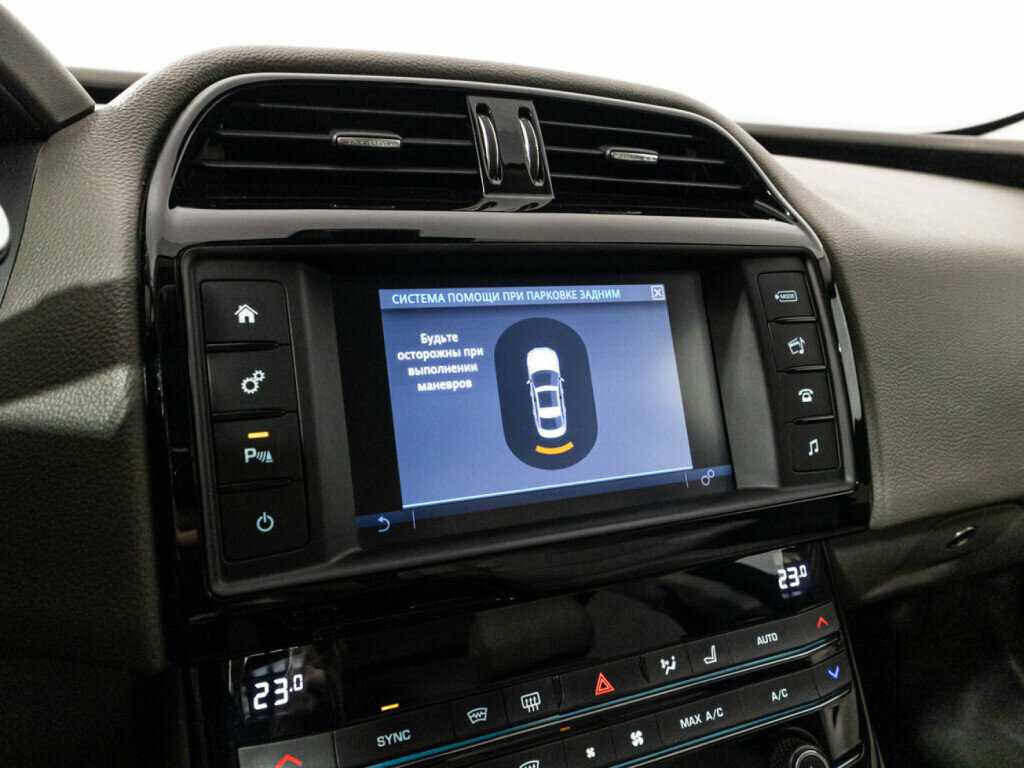 Jaguar XE с пробегом — 2017 год. Фото: #15