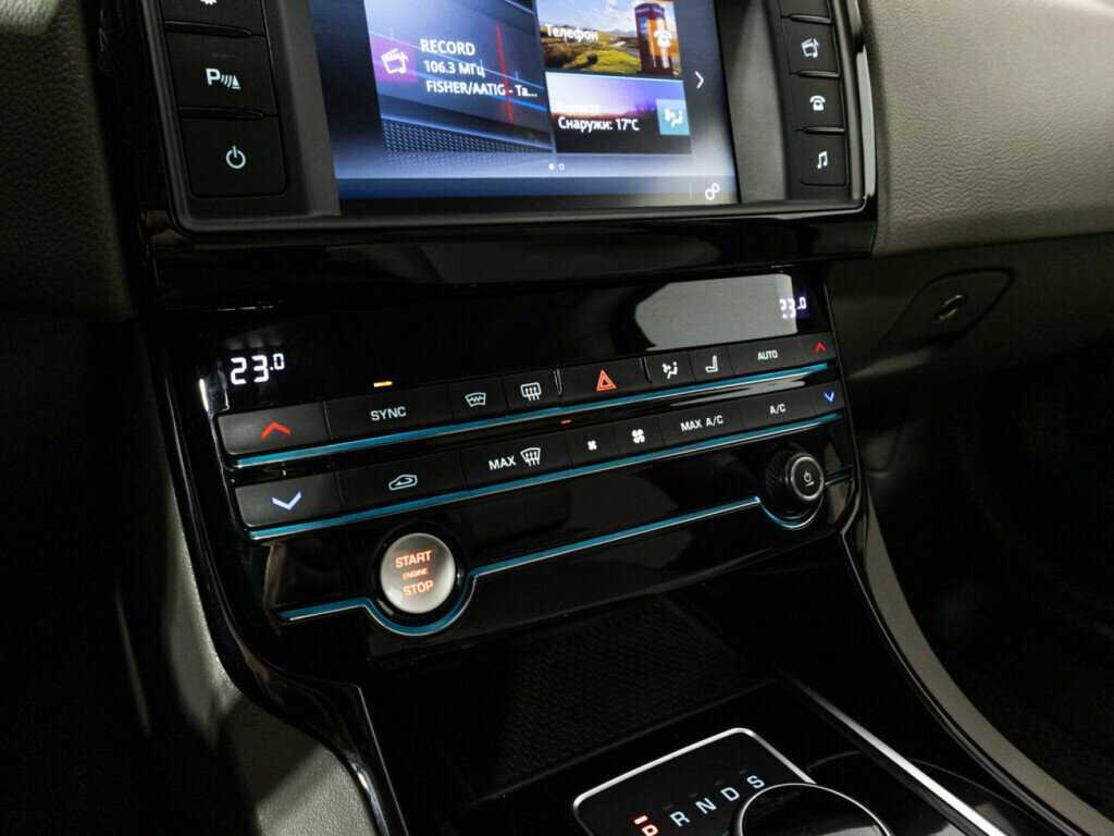 Jaguar XE с пробегом — 2017 год. Фото: #16