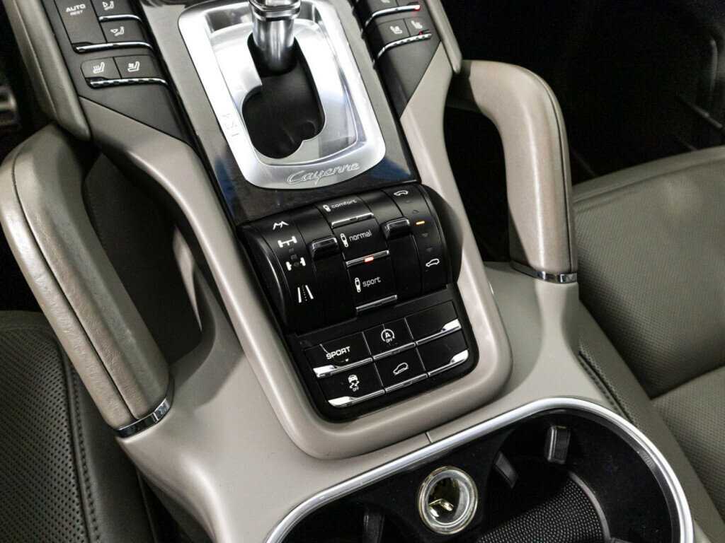Porsche Cayenne с пробегом — 2010 год. Фото: #17