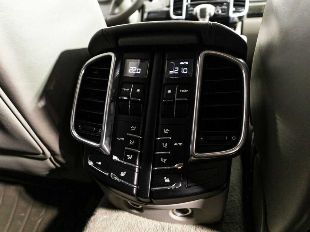 Porsche Cayenne с пробегом — 2010 год. Фото: #25