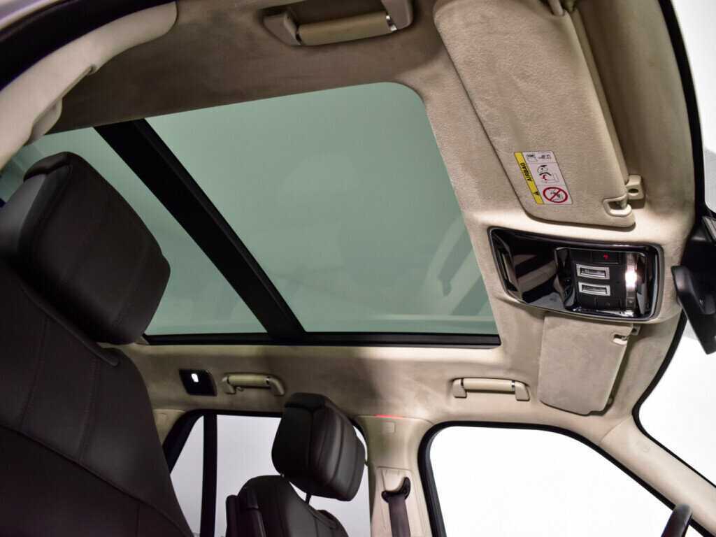 Land Rover Range Rover с пробегом — 2021 год. Фото: #12