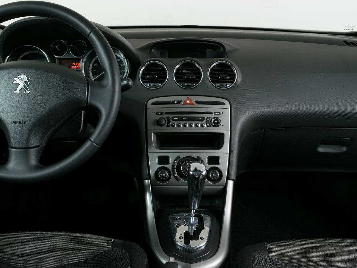 Peugeot 308 с пробегом — 2011 год. Фото: #6