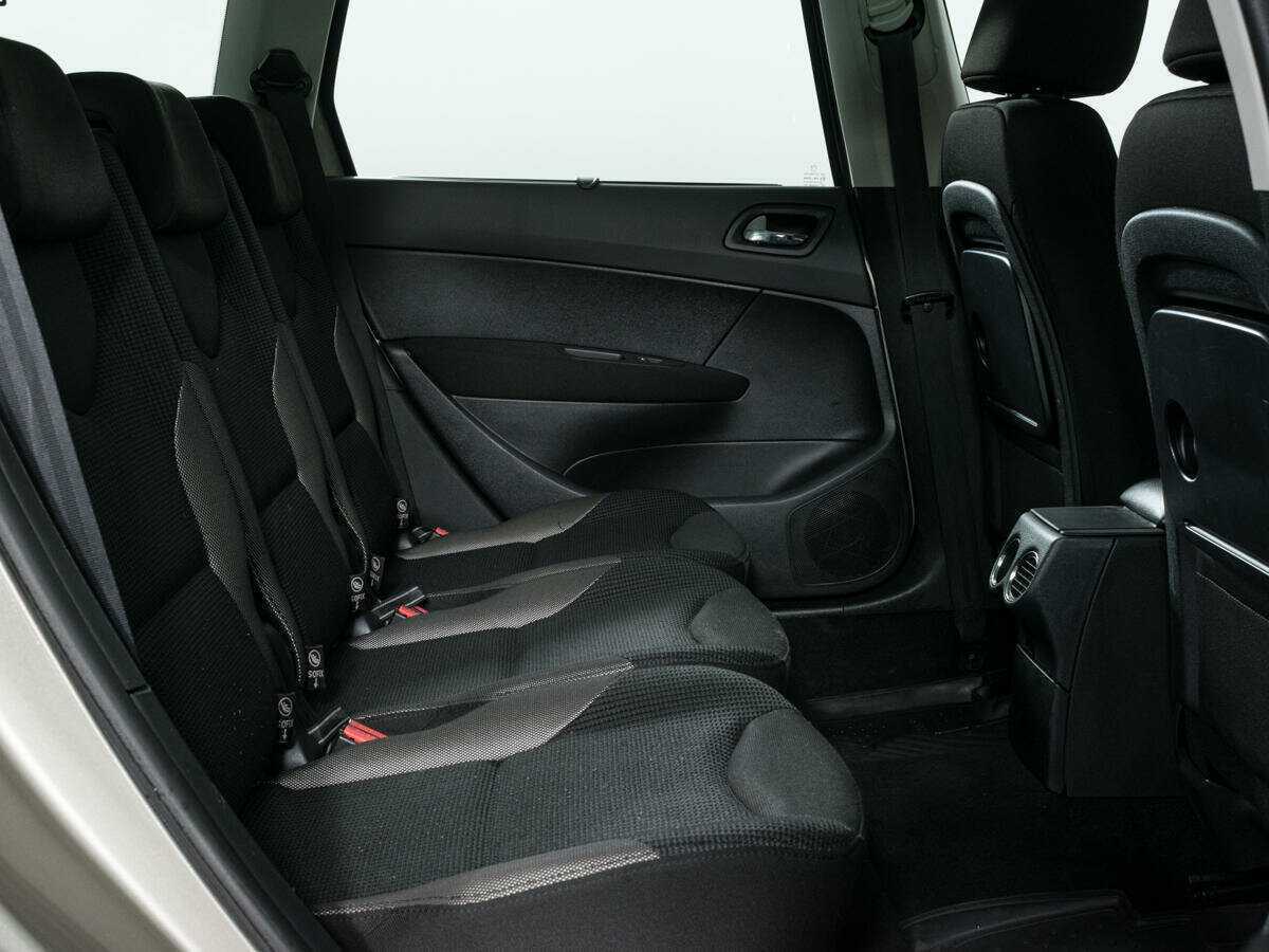 Peugeot 308 с пробегом — 2011 год. Фото: #7