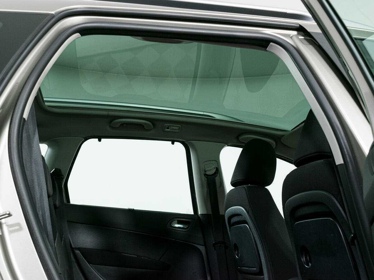 Peugeot 308 с пробегом — 2011 год. Фото: #8