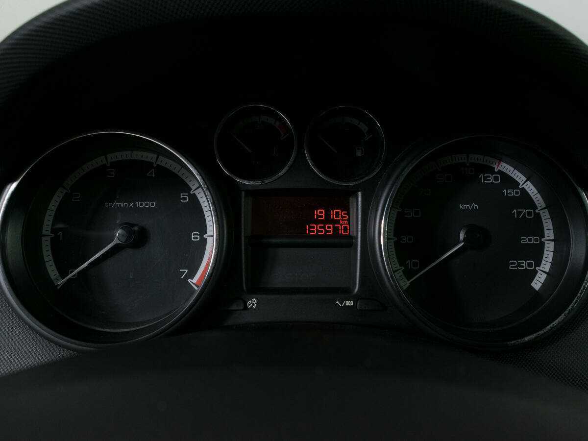 Peugeot 308 с пробегом — 2011 год. Фото: #9