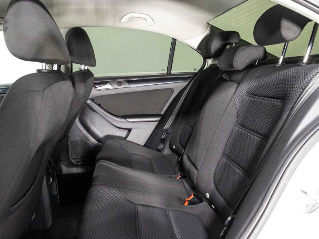 Volkswagen Jetta с пробегом — 2017 год. Фото: #9