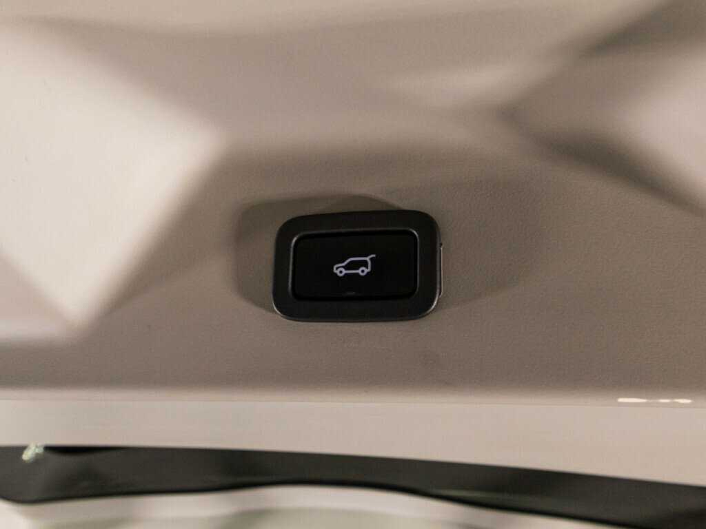 Land Rover Range Rover с пробегом — 2018 год. Фото: #15