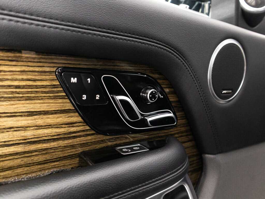 Land Rover Range Rover с пробегом — 2018 год. Фото: #16