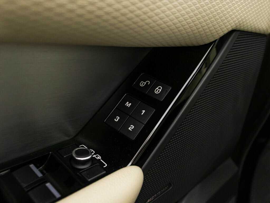 Land Rover Range Rover Velar с пробегом — 2018 год. Фото: #16