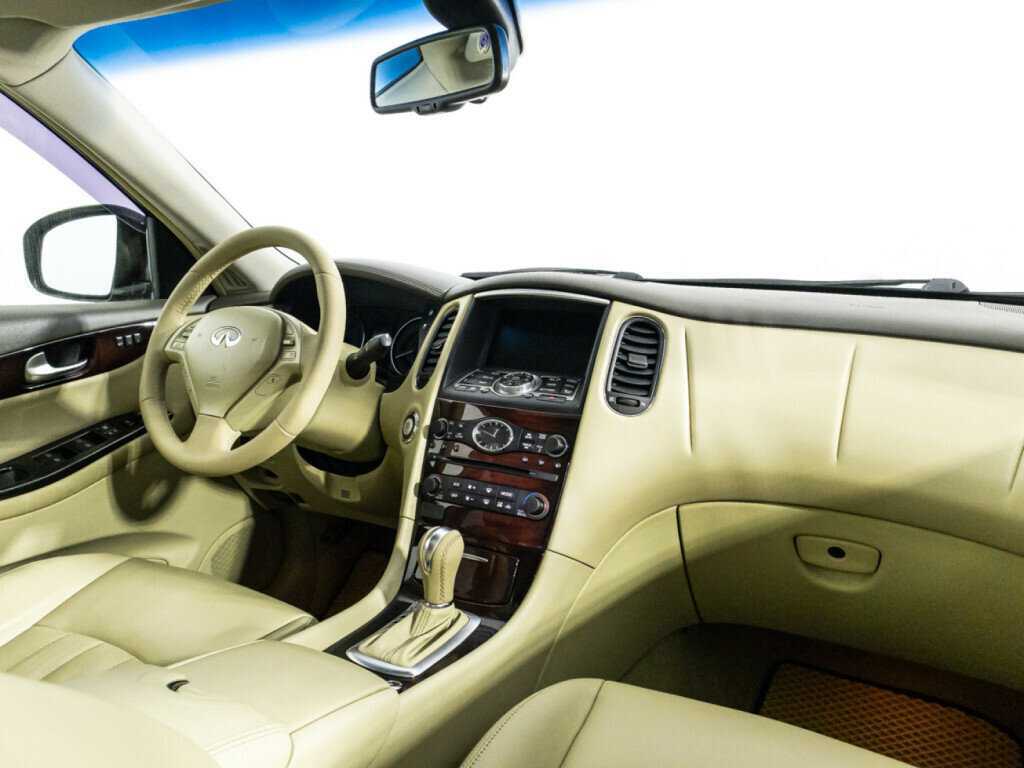 Infiniti EX с пробегом — 2010 год. Фото: #8