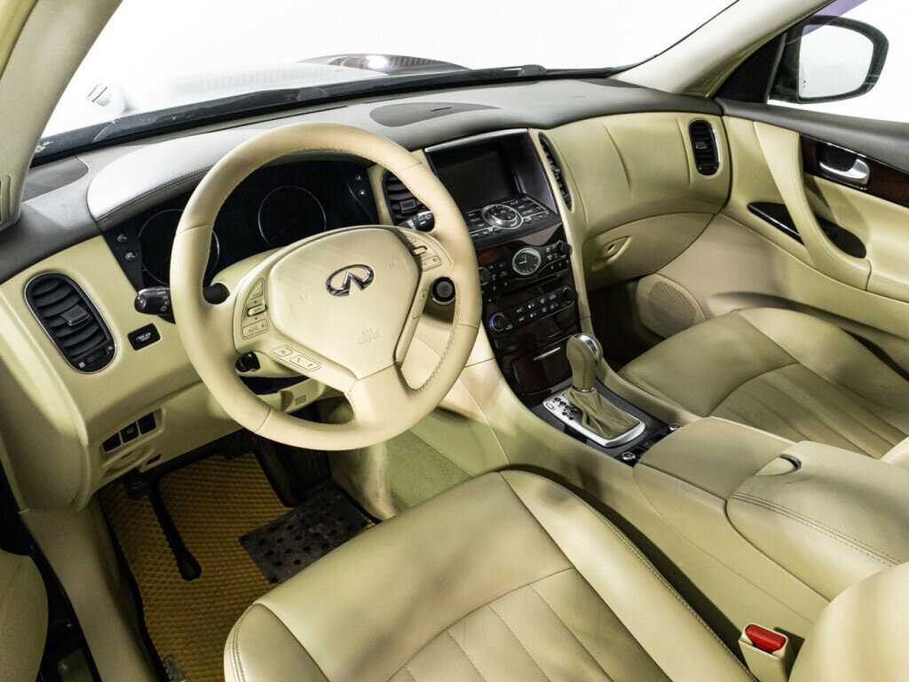 Infiniti EX с пробегом — 2010 год. Фото: #10