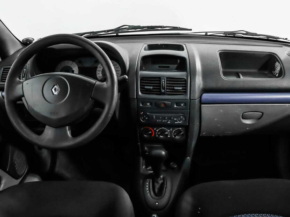 Renault Symbol с пробегом — 2006 год. Фото: #11
