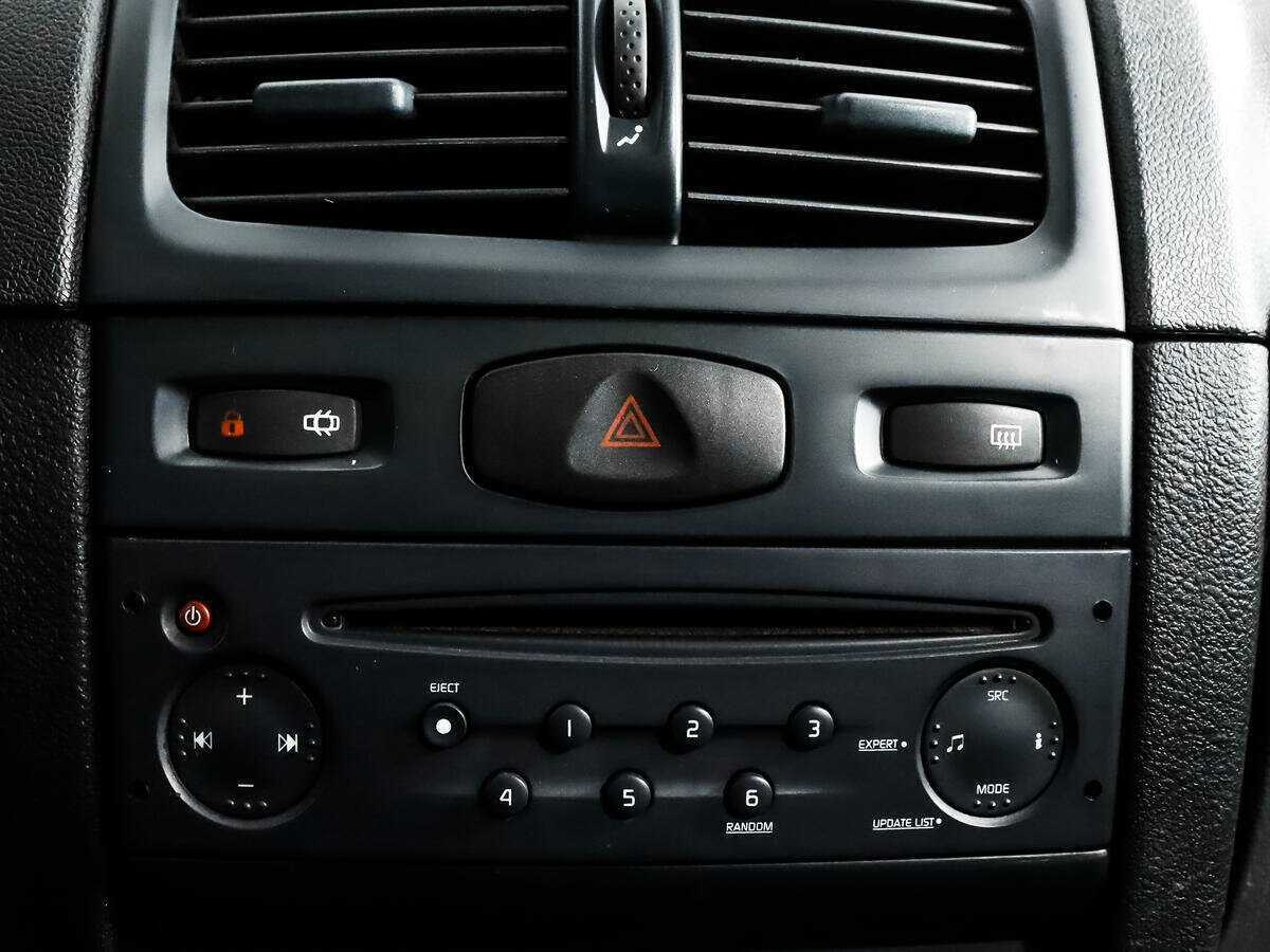 Renault Symbol с пробегом — 2006 год. Фото: #12