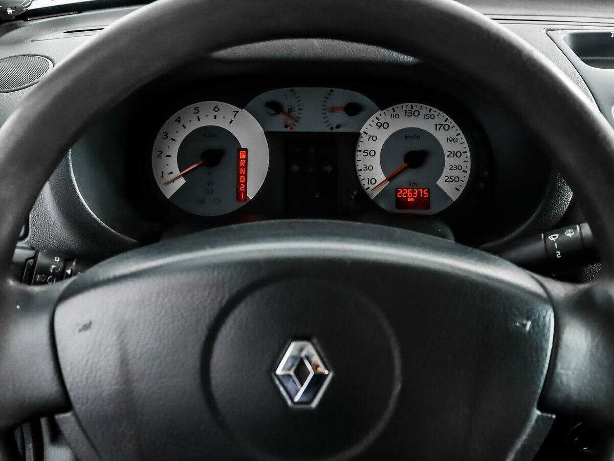 Renault Symbol с пробегом — 2006 год. Фото: #15