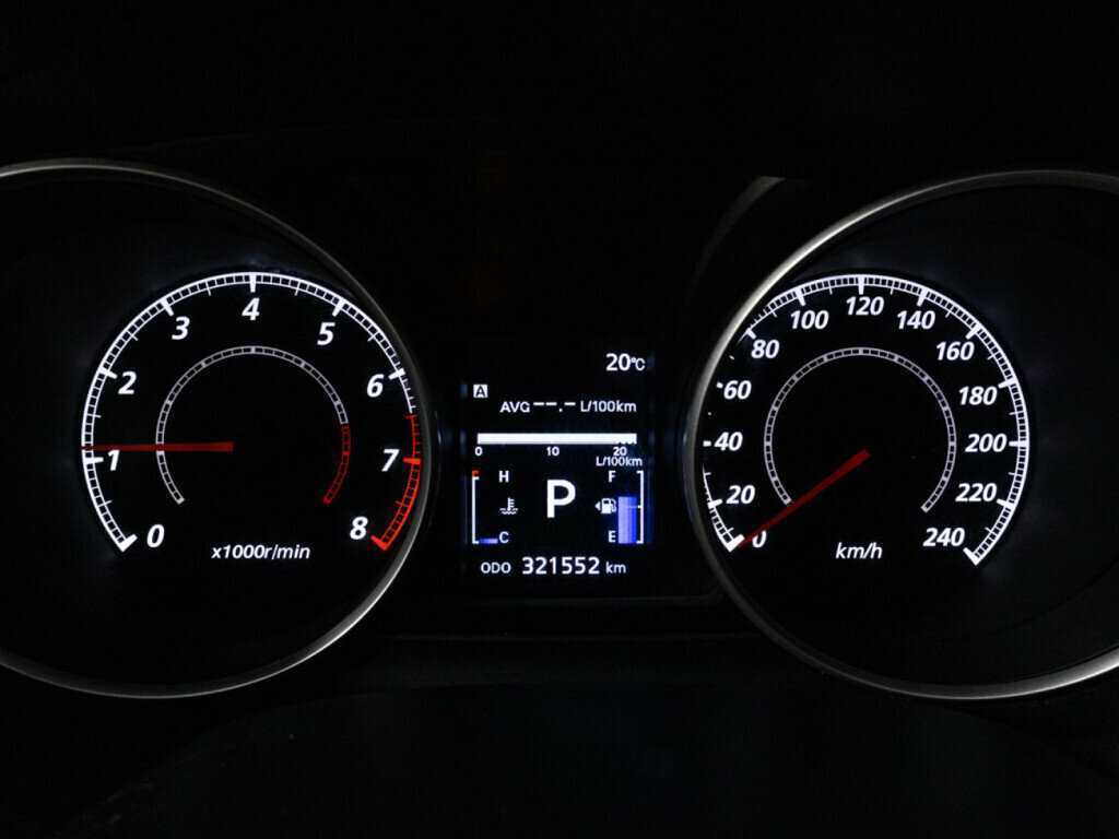 Mitsubishi Outlander с пробегом — 2011 год. Фото: #11