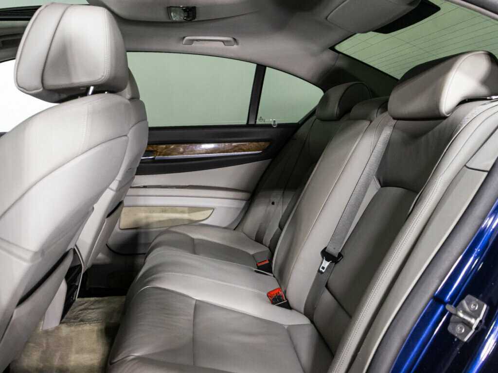 BMW 7 серии с пробегом — 2012 год. Фото: #9