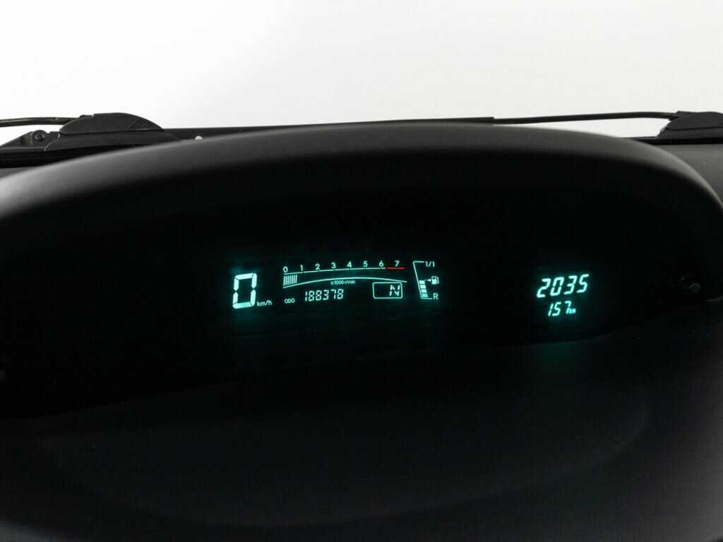 Toyota Yaris с пробегом — 2006 год. Фото: #11