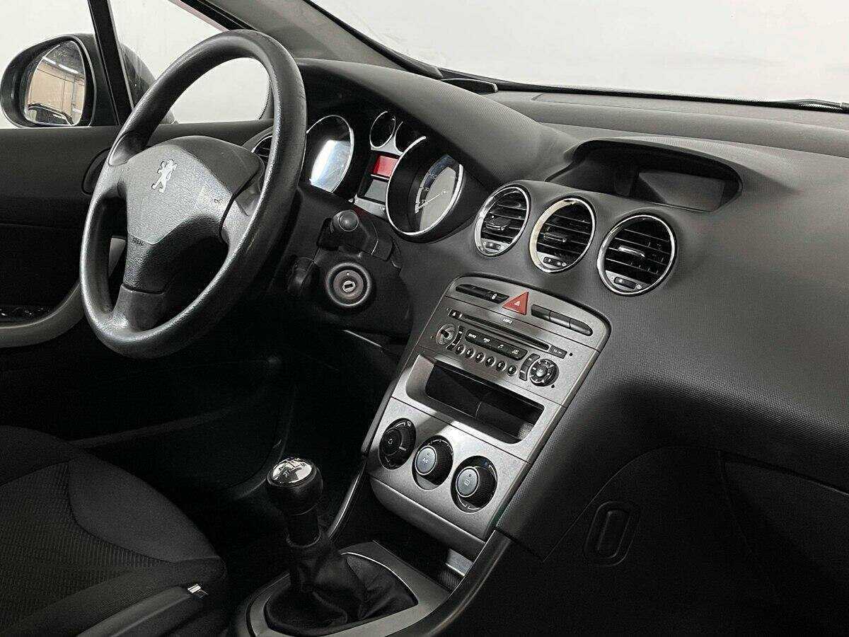 Peugeot 308 с пробегом — 2008 год. Фото: #8