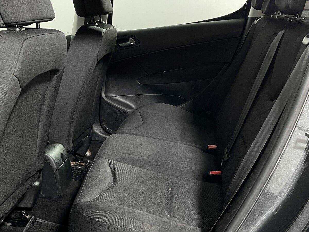 Peugeot 308 с пробегом — 2008 год. Фото: #9