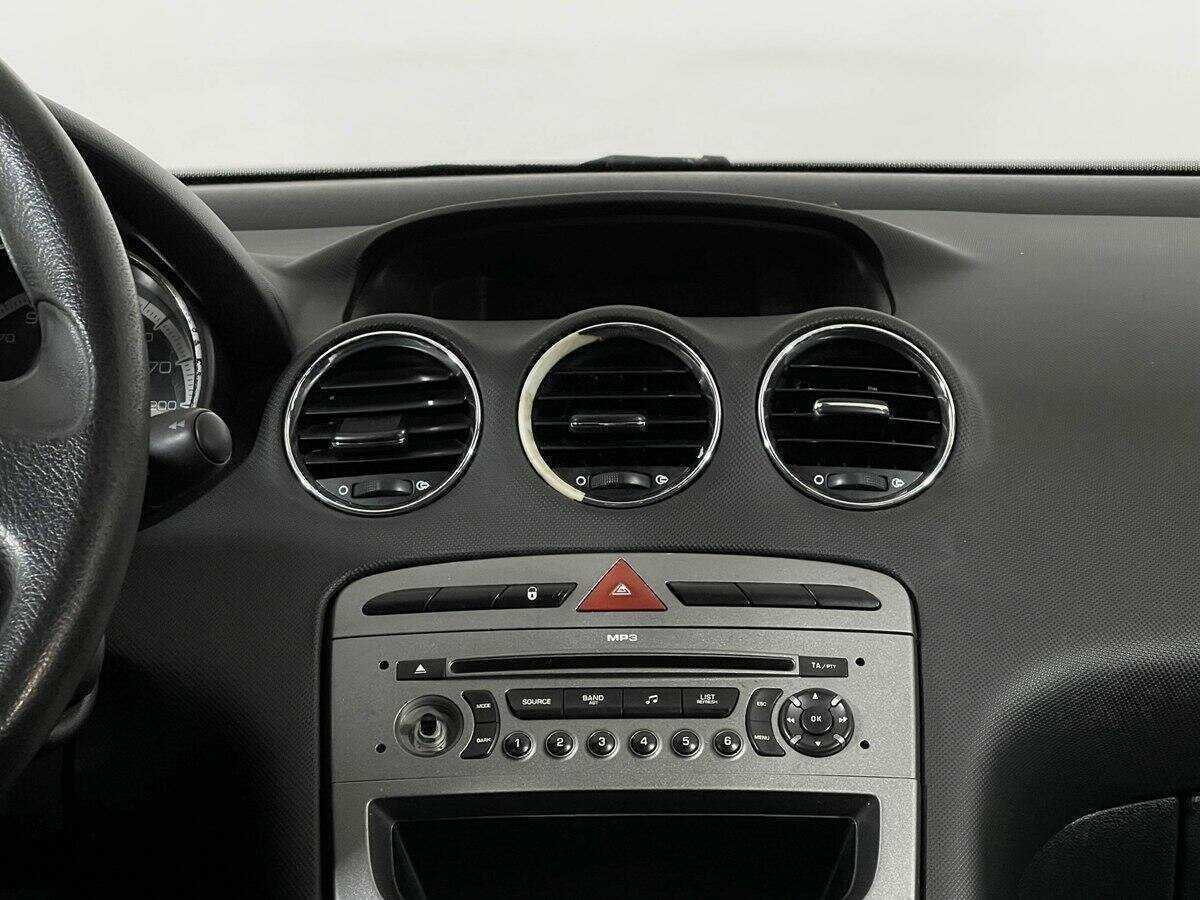 Peugeot 308 с пробегом — 2008 год. Фото: #11