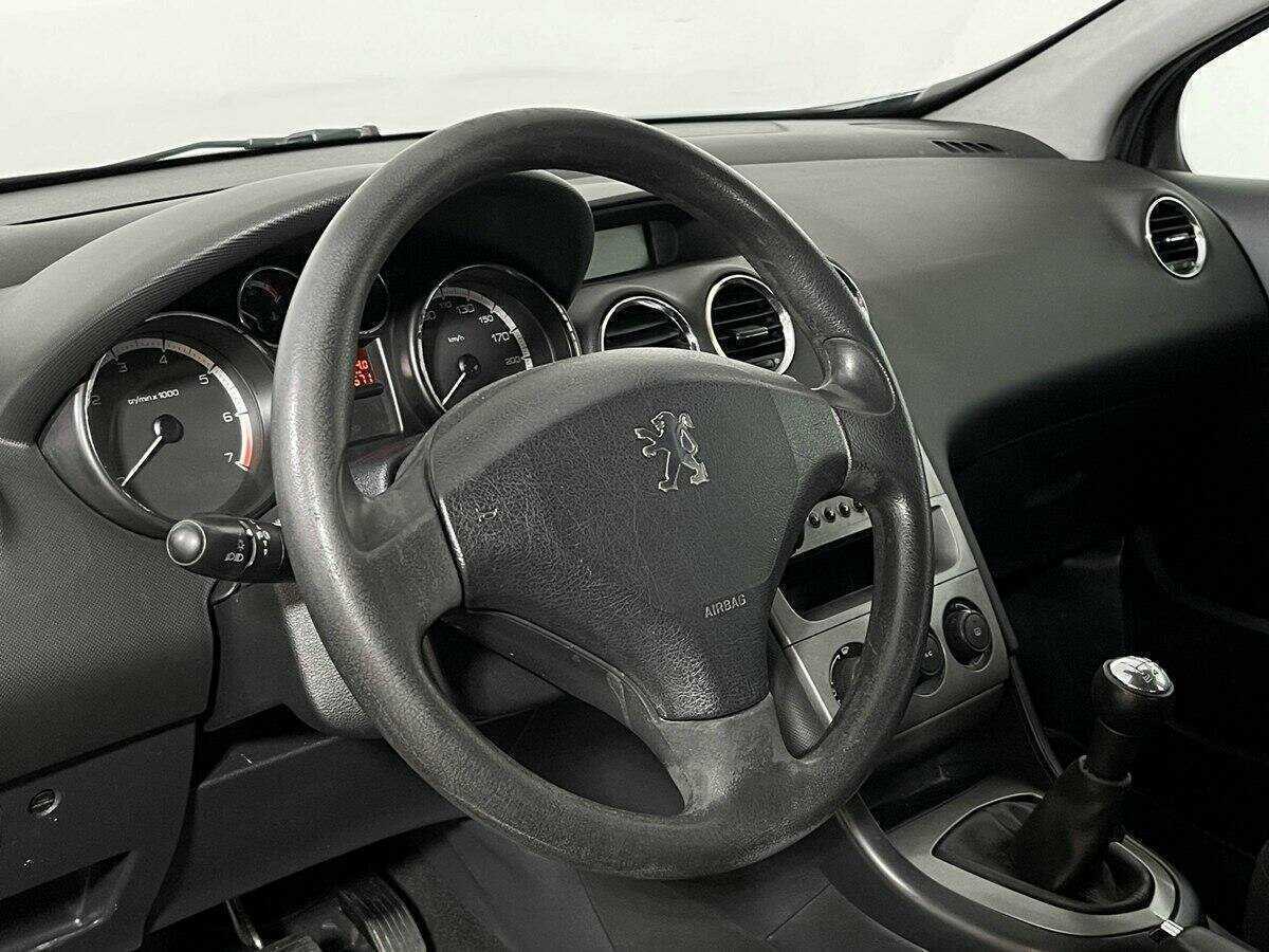 Peugeot 308 с пробегом — 2008 год. Фото: #12