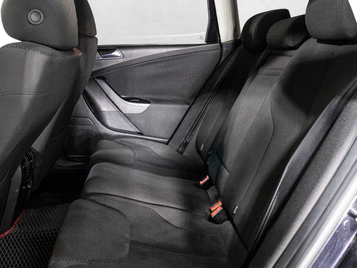 Volkswagen Passat с пробегом — 2006 год. Фото: #9